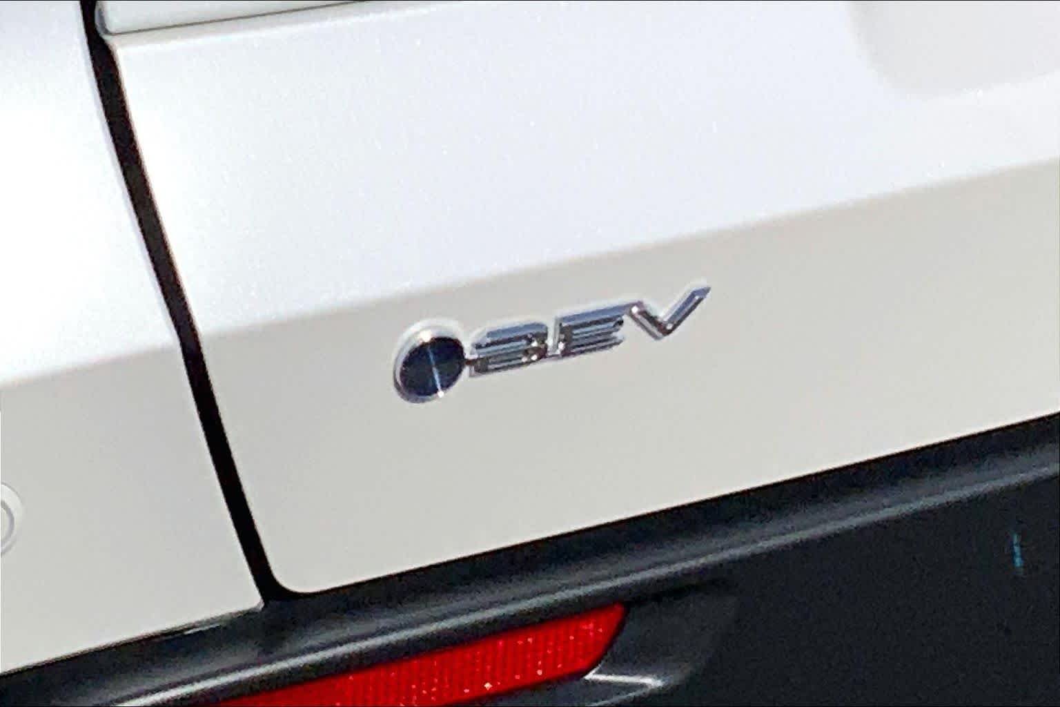 New 2026 Wind Chill Pearl Toyota XLE image 17