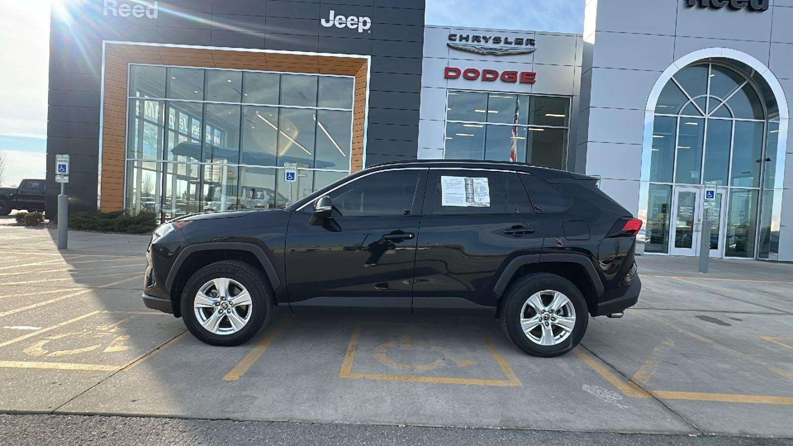 Used 2021 Toyota RAV4 XLE with VIN 2T3P1RFV1MC250417 for sale in Kansas City
