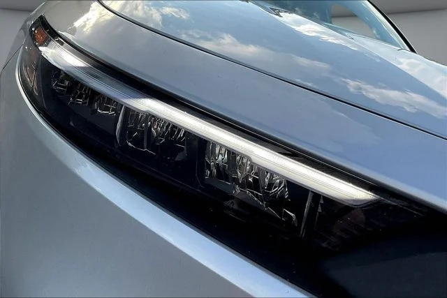Used 2025 Silver Honda LX image 32