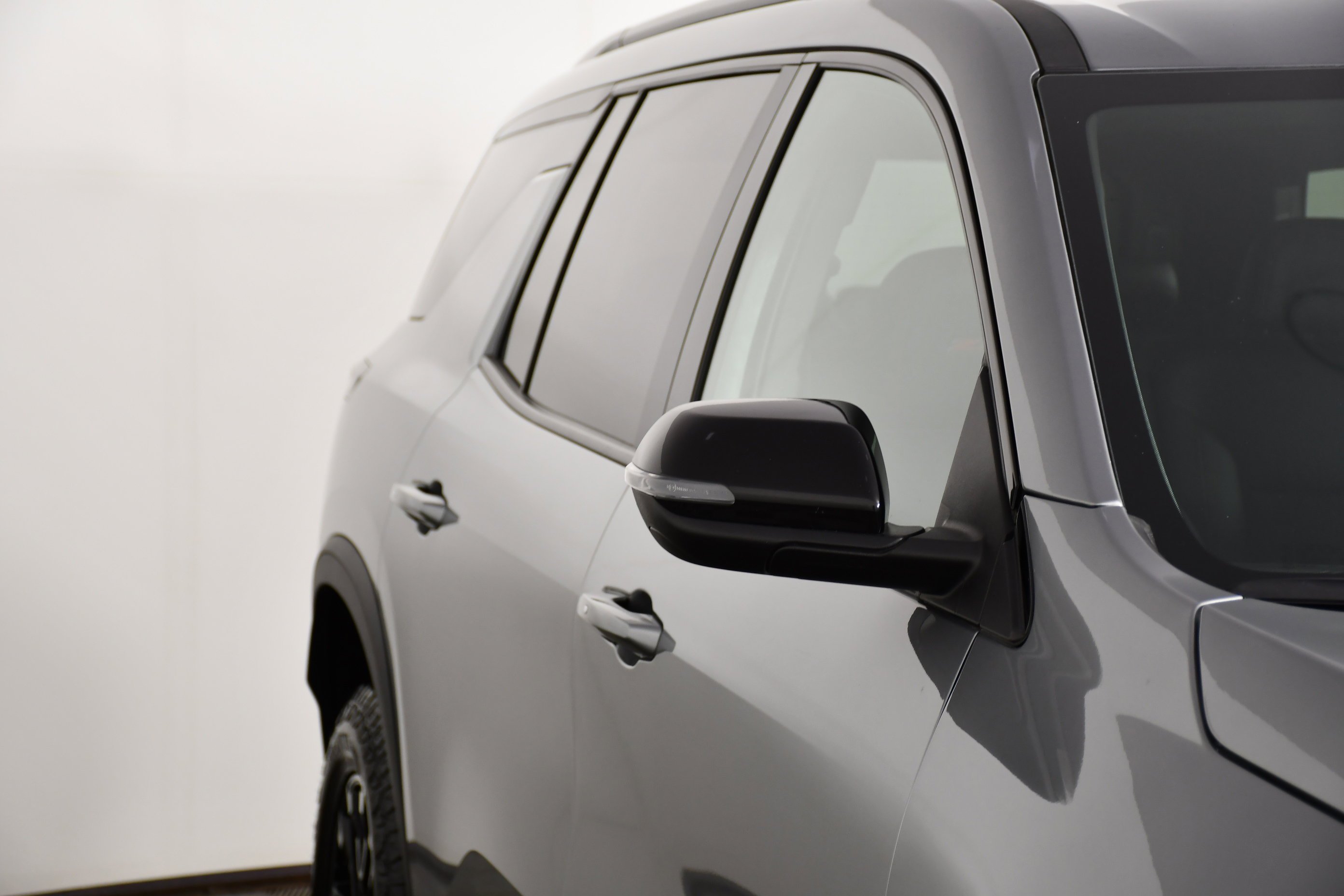 Used 2025 Sterling Gray Metallic Chevrolet AWD Z71 image 14