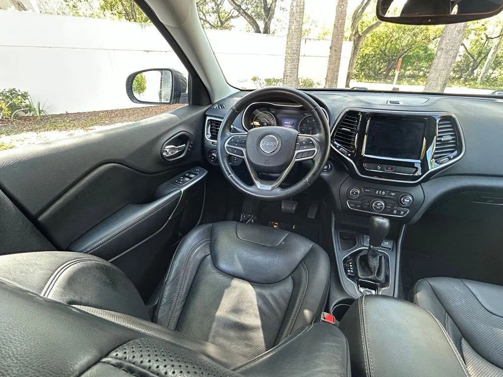 Used 2019 Gray Jeep Limited image 9