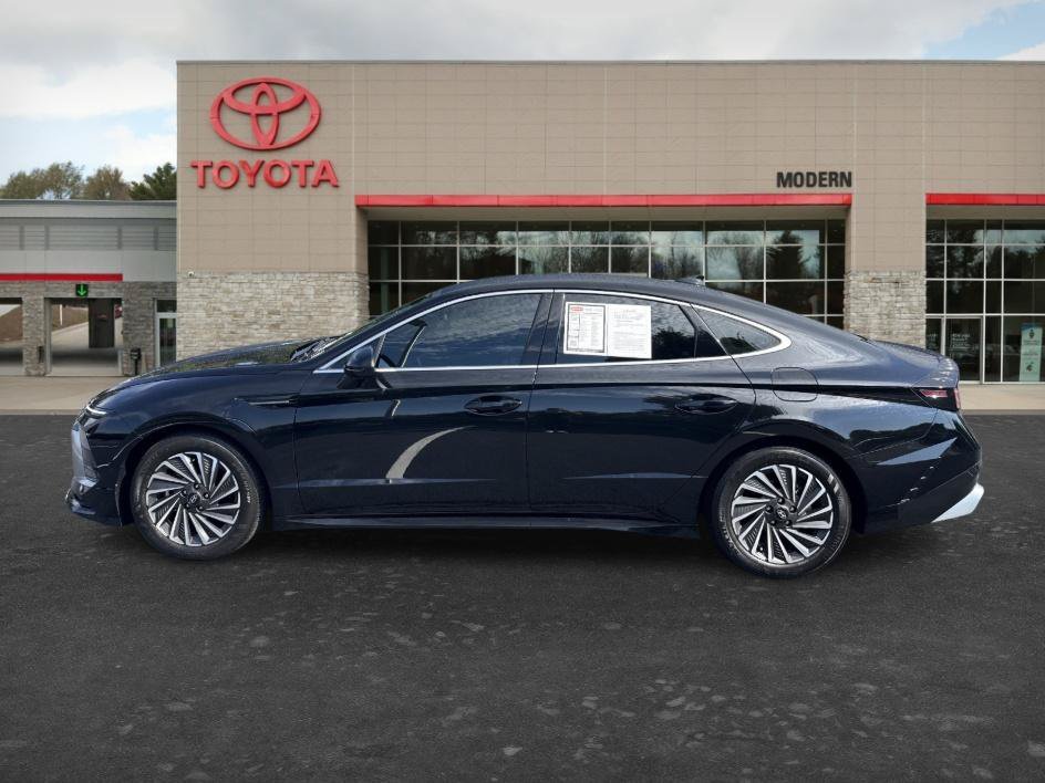 Used 2025 Abyss Black Hyundai SEL image 4