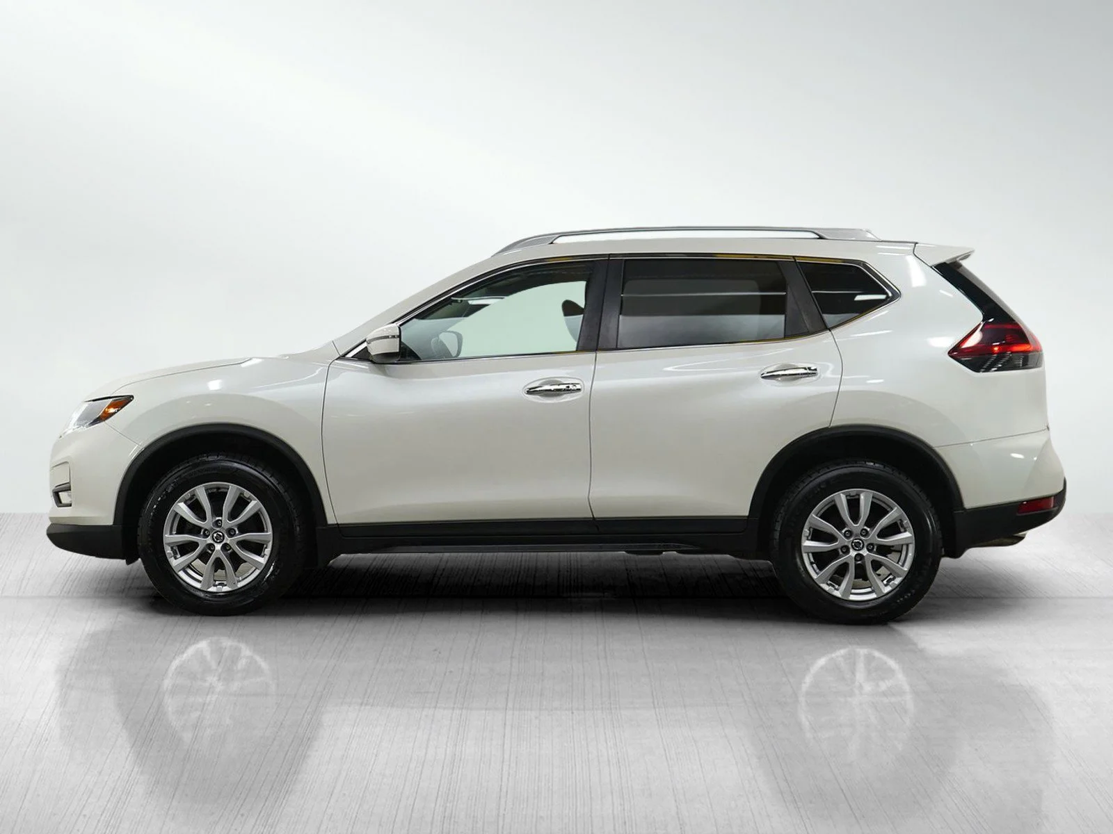 Used 2020 Nissan Rogue SV with VIN 5N1AT2MV5LC710751 for sale in South Saint Paul, Minnesota