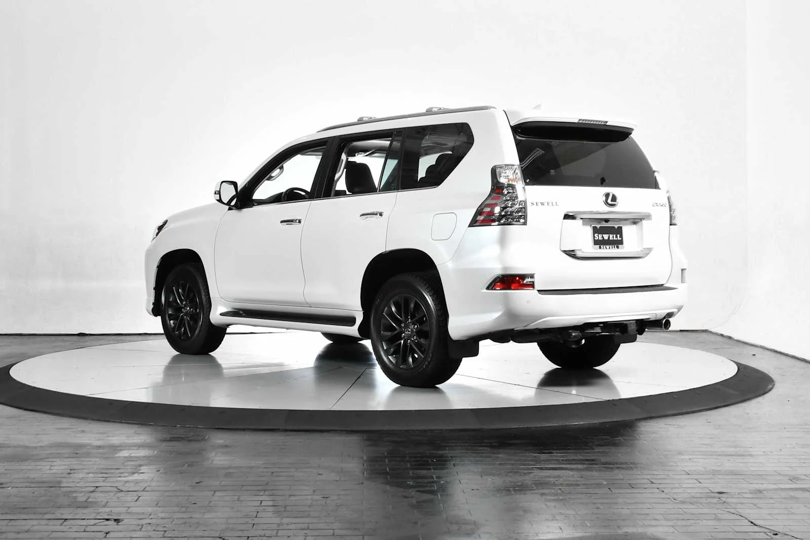 Used 2023 Eminent White Pearl Lexus Premium image 4