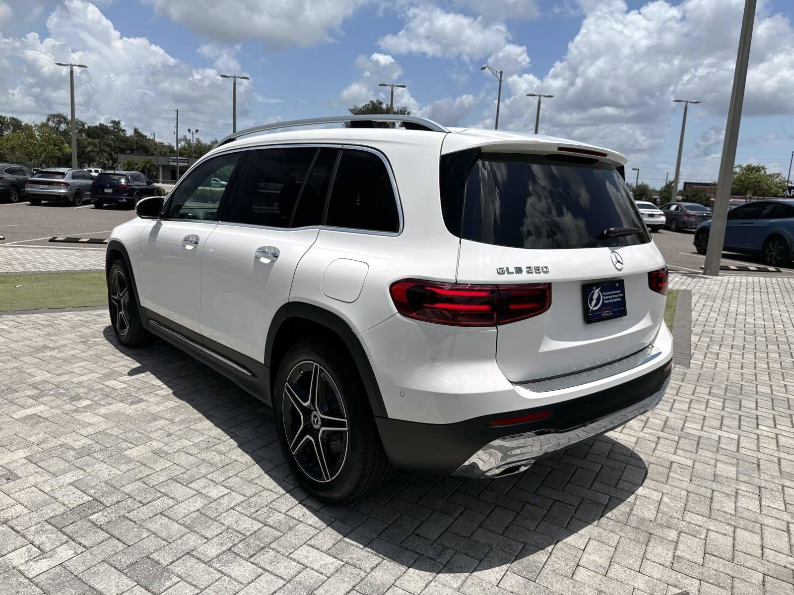 New 2026 Polar White Mercedes-Benz 250 SUV image 4