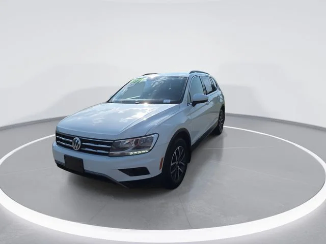 Used 2020 White Volkswagen 2.0T SE image 3