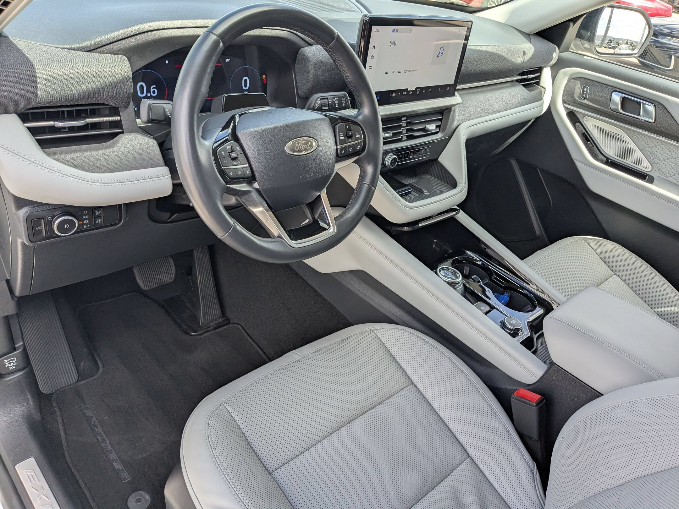 Used 2025 White Metallic Ford Platinum image 16
