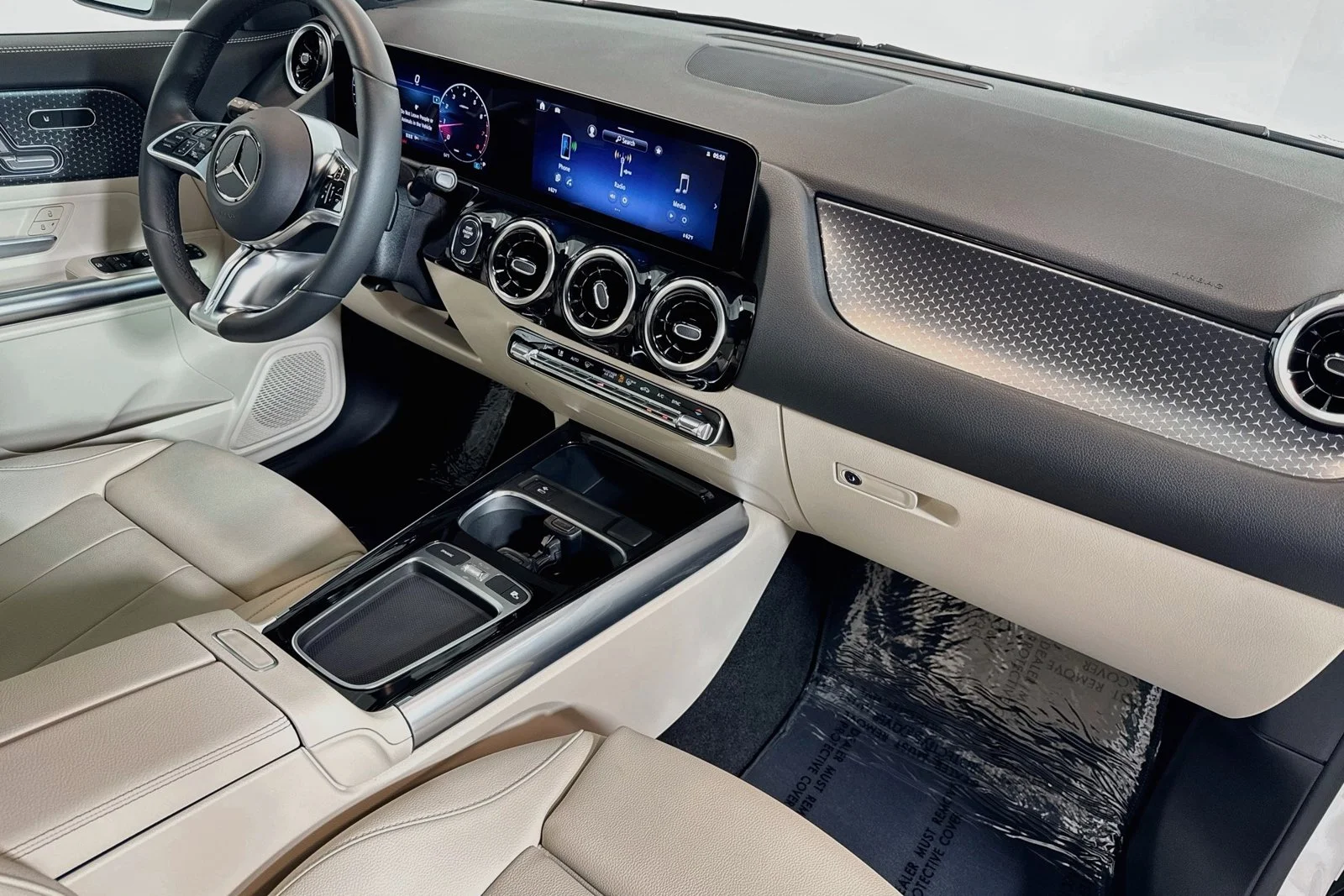 Used 2026 Polar White Mercedes-Benz GLA 250 image 26