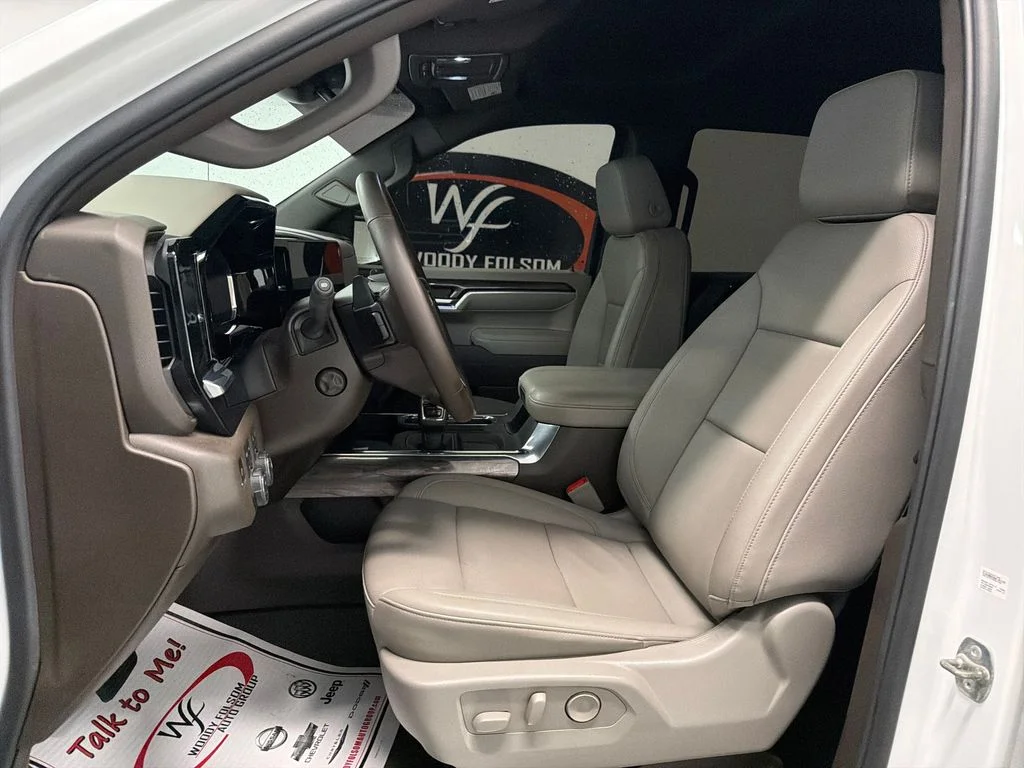 Used 2025 White Chevrolet LTZ image 11