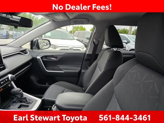 Used 2025  Toyota XLE image 3