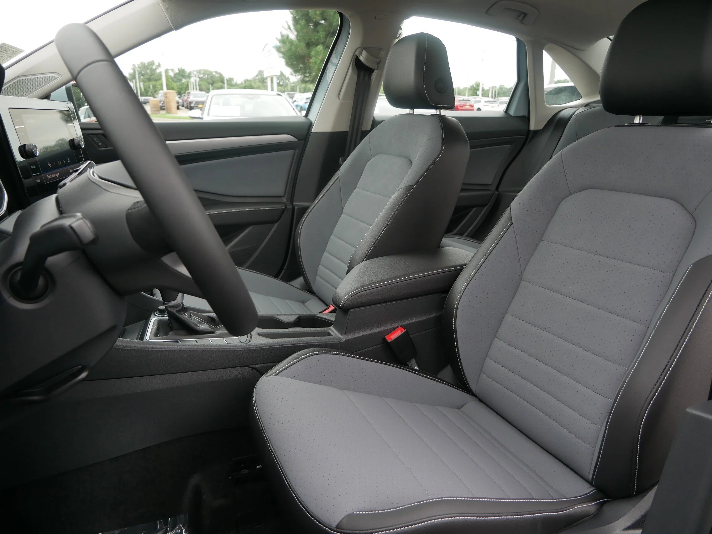 2025 Volkswagen Jetta SE - Photo 4