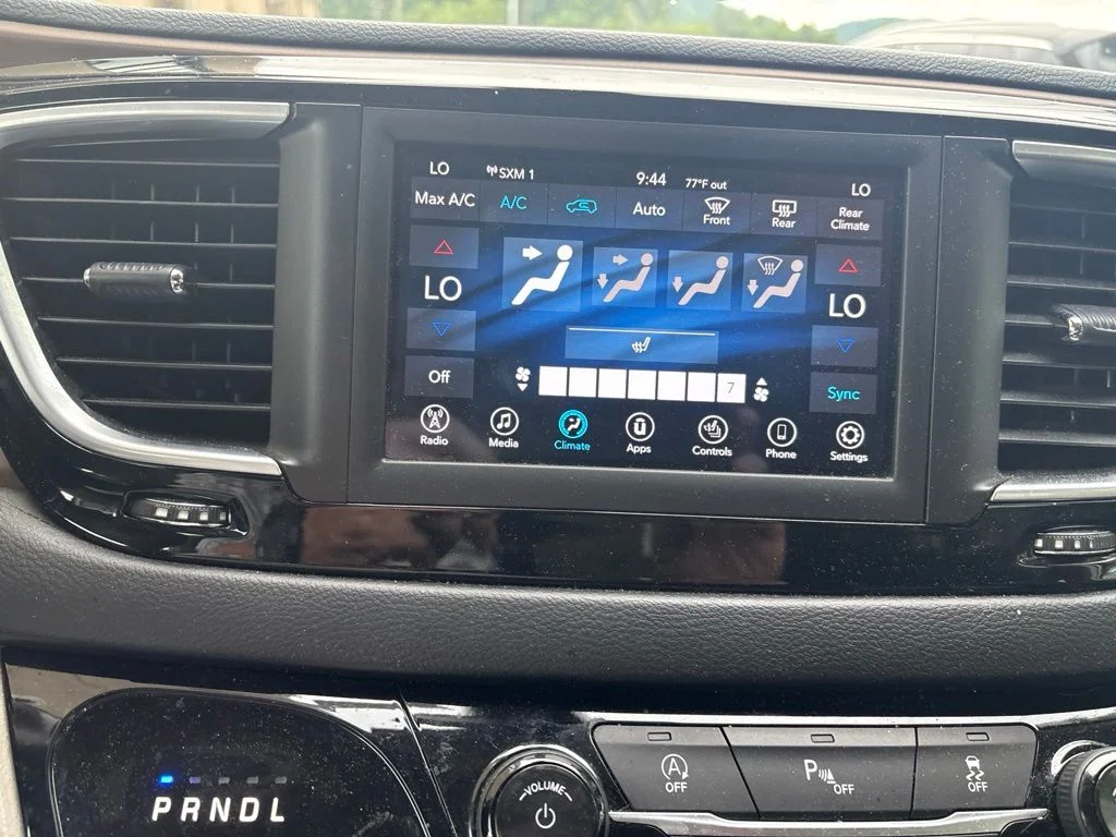 Used 2018 White Chrysler Touring L image 16
