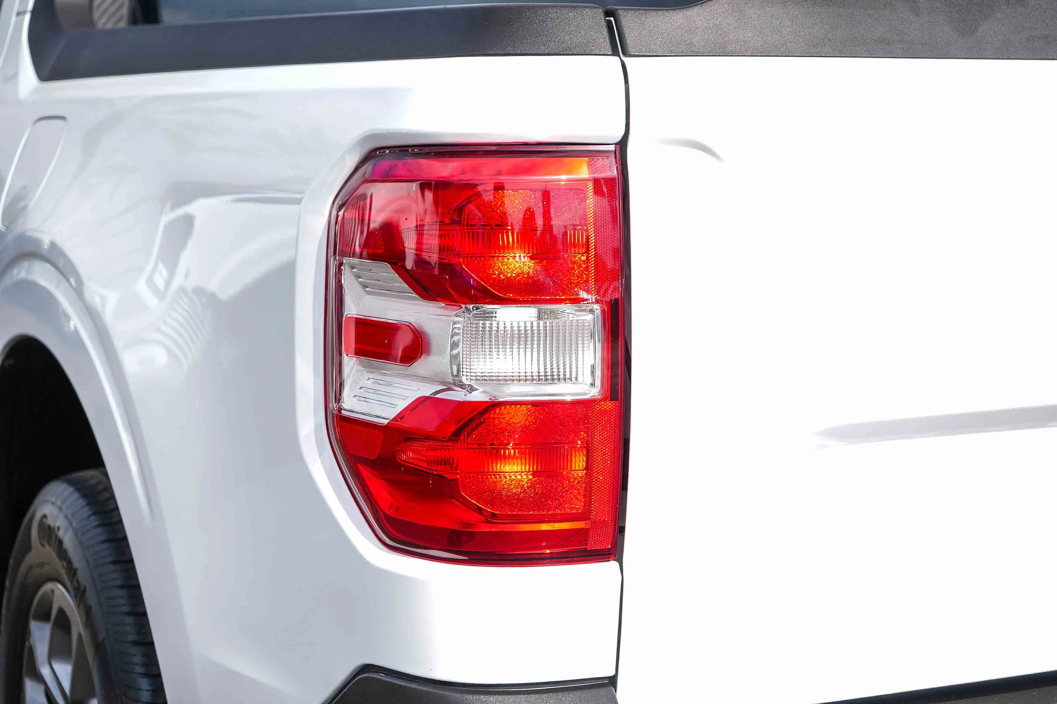Certified Used 2024 Oxford White Ford XLT image 11