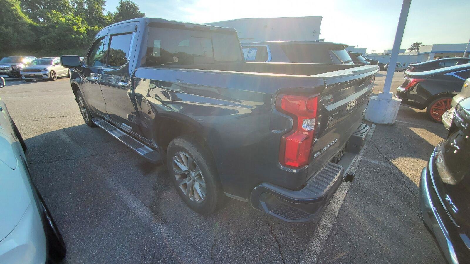 Used 2019 NORTHSKY BLUE METALLIC Chevrolet High Country image 8