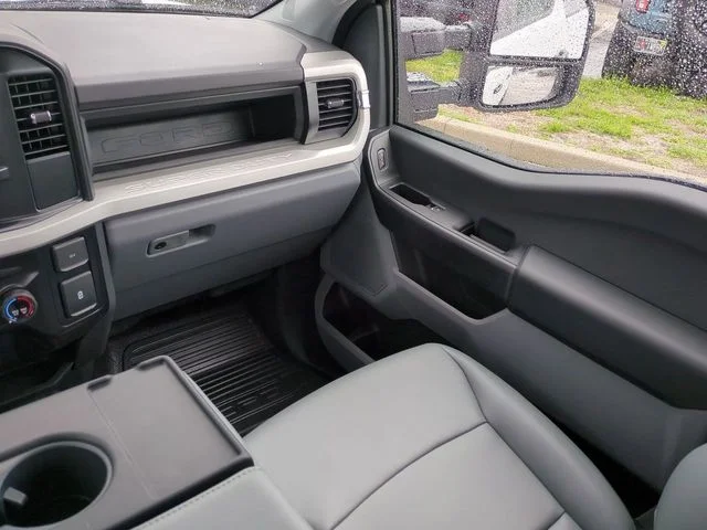 New 2026 Oxford White Ford F-250® XL image 17