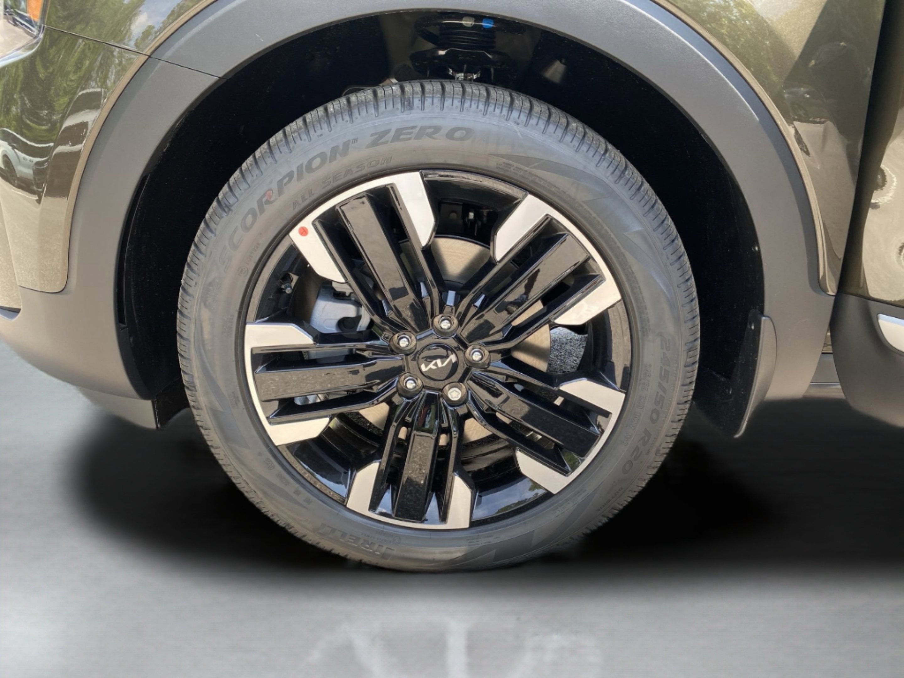 Certified Used 2025 Dark Moss Kia SX image 30
