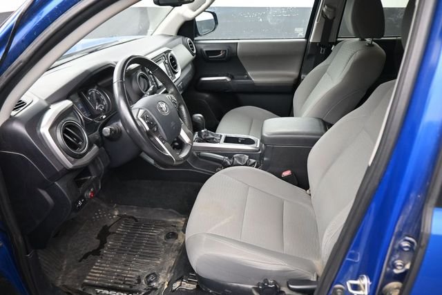 Used 2018 Blue Toyota SR5 image 21