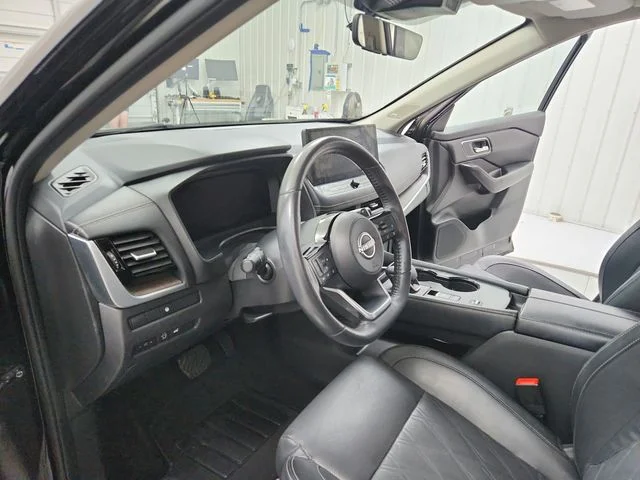 Used 2024 Black Nissan Platinum image 18