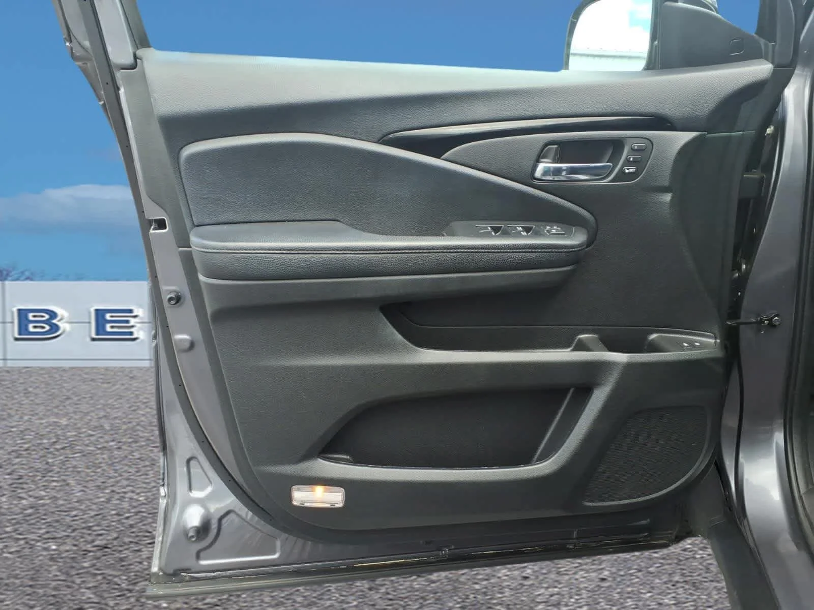 Used 2022 Modern Steel Metallic Honda Touring 8-Passenger image 11