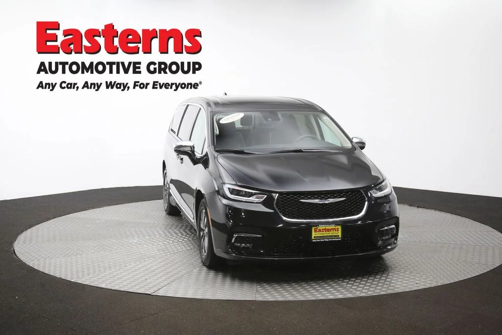 Used 2023 Black Chrysler Limited image 55