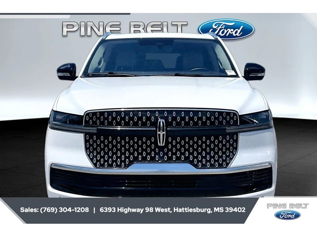 Used 2025 Pristine White Metallic Tri-Coat Lincoln Reserve image 3