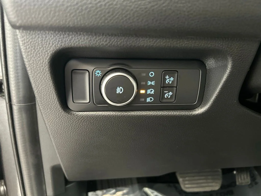 Used 2025 Gray Ford XLT image 37