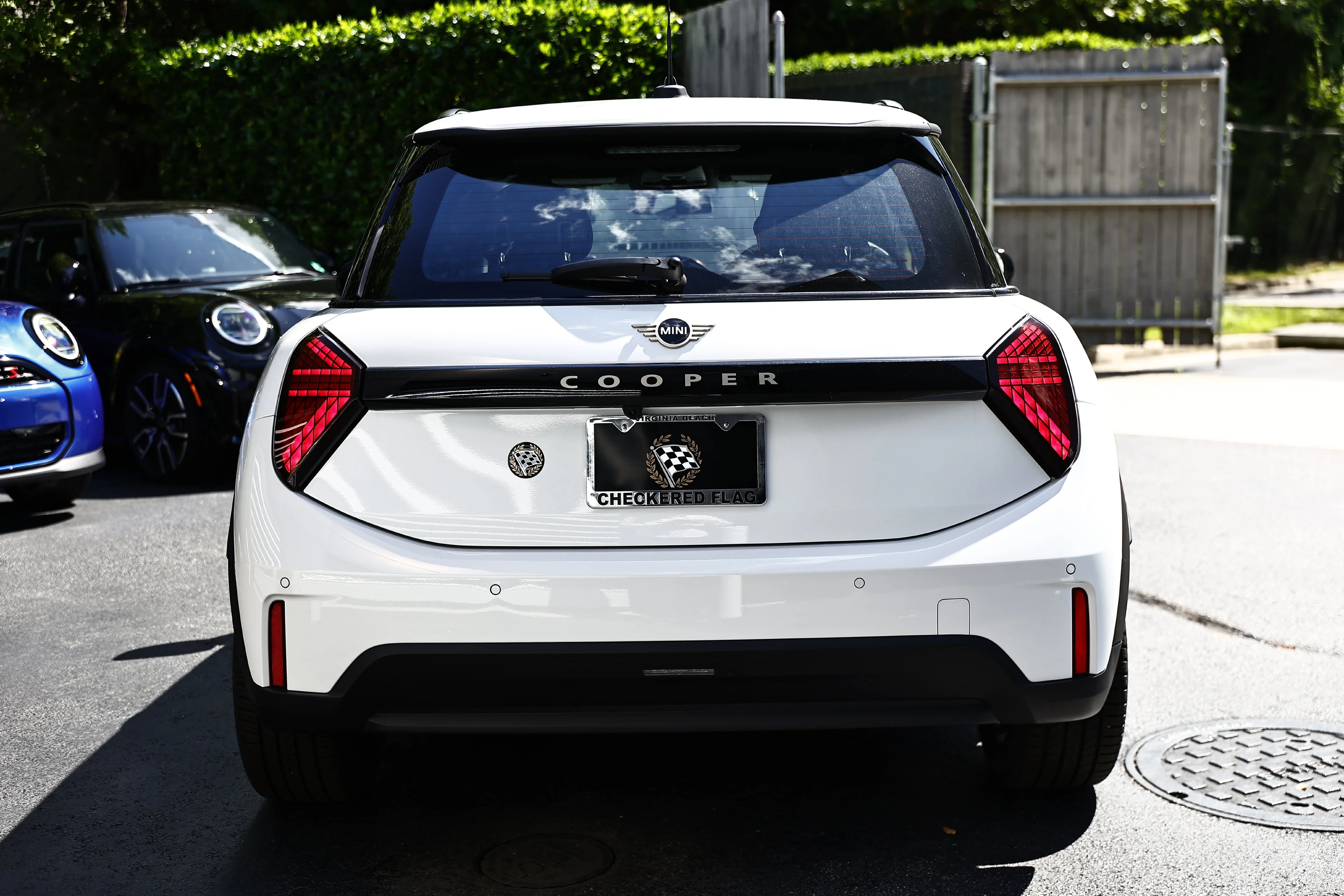 New 2026 White Metallic MINI Signature Plus image 10