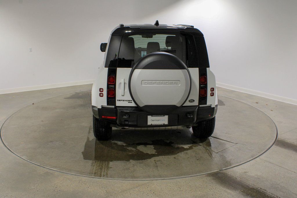 Used 2022 Fuji White Land Rover X-Dynamic SE image 4