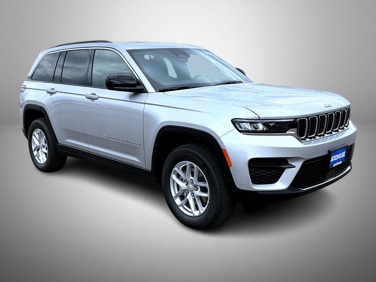 New 2026 Silver Zynith Exterior Paint Jeep Laredo X image 3