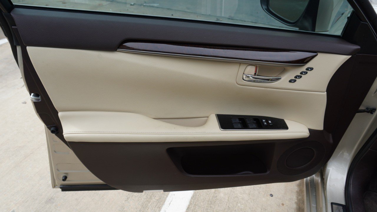Used 2018 Beige Lexus ES 350 image 15