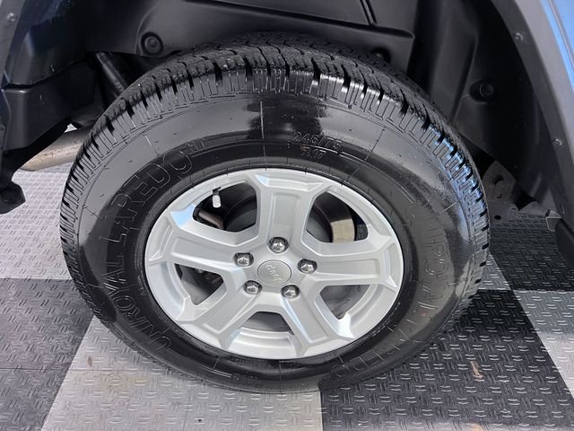Used 2020 Gray Jeep Unlimited Sport S image 14