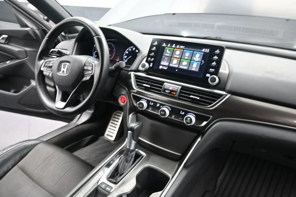 Used 2018  Honda Sport image 27
