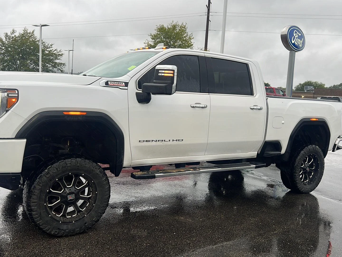 Used 2021 White Frost Tricoat GMC Denali image 13