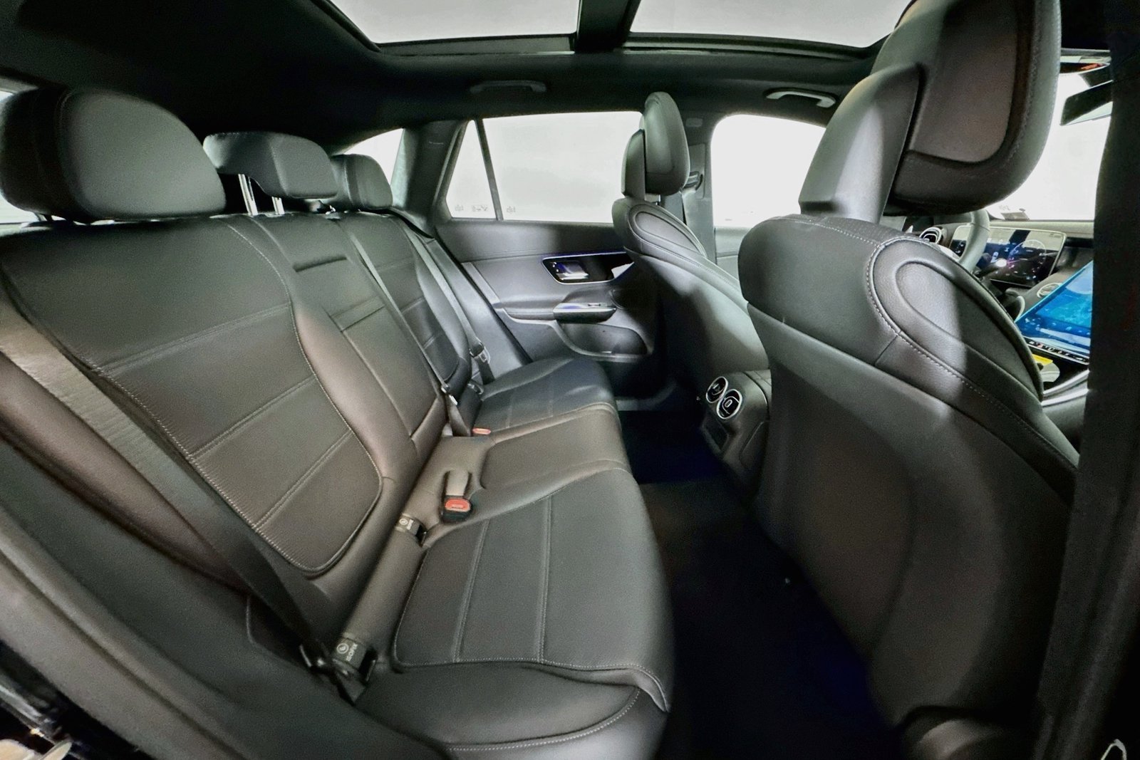 New 2027 Black Mercedes-Benz GLC 300 image 25