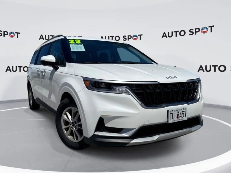2023 Kia Sedona LX's photo