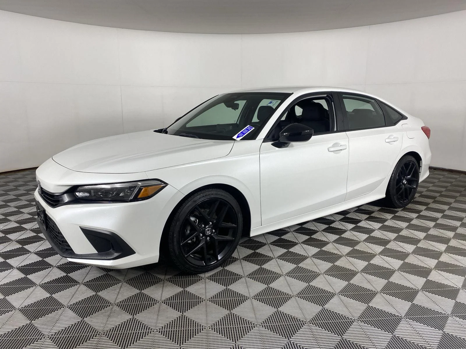 Used 2024  Honda Sport image 3