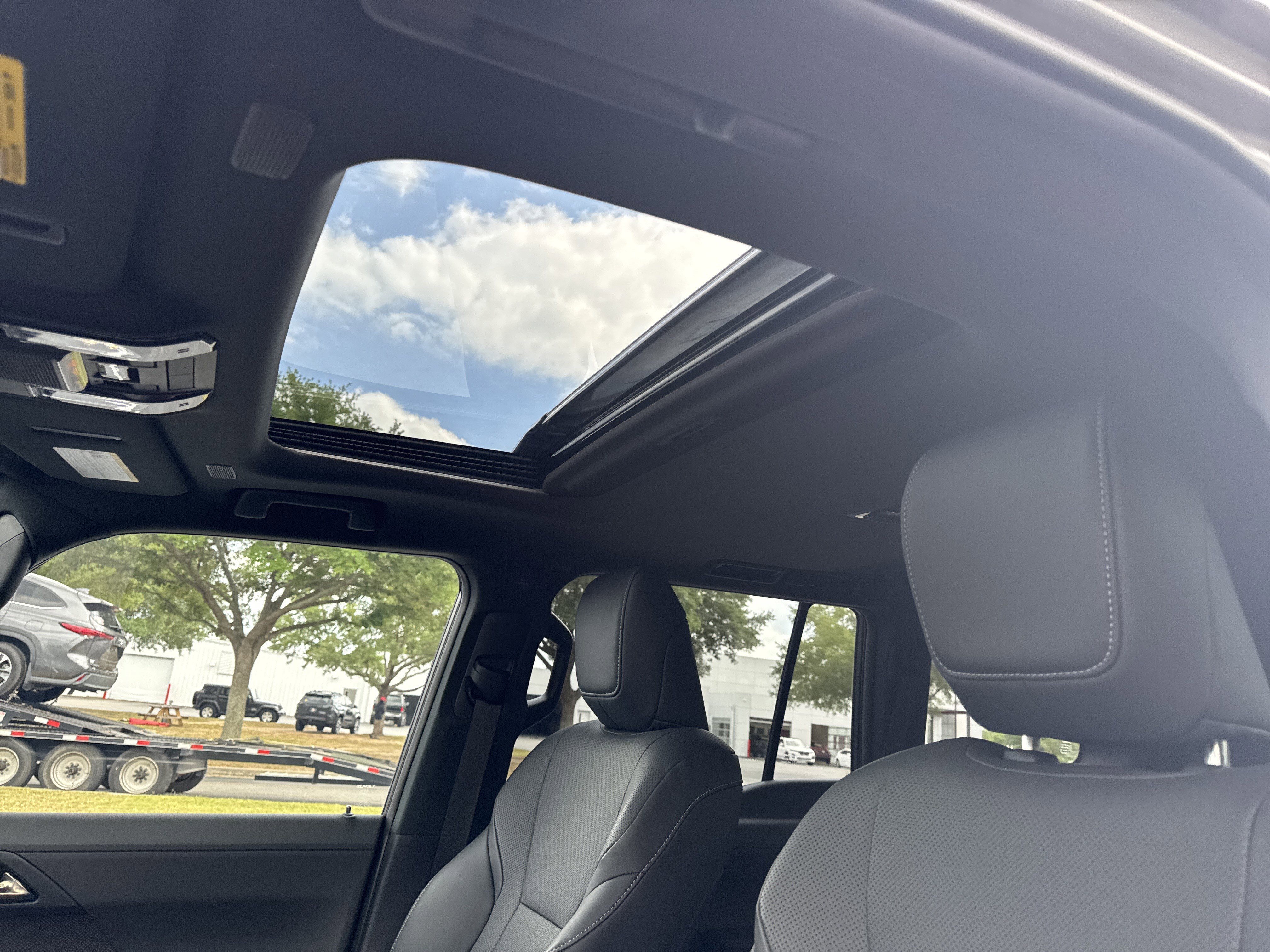 Used 2025 Incognito Lexus 550 Premium+ image 13