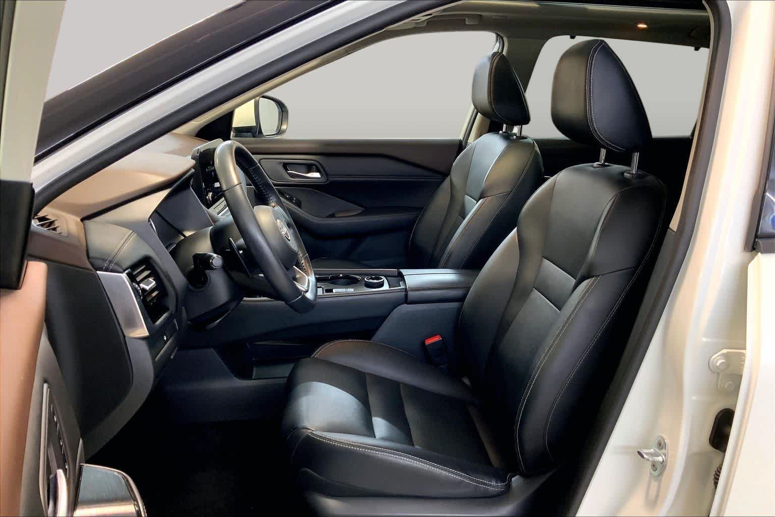 Used 2022 Pearl White Tricoat Nissan SL image 7