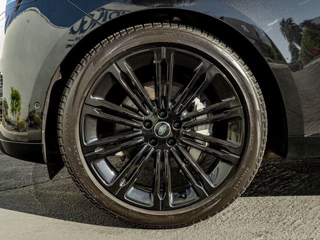 Used 2024 Santorini Black Metallic Land Rover SE image 11