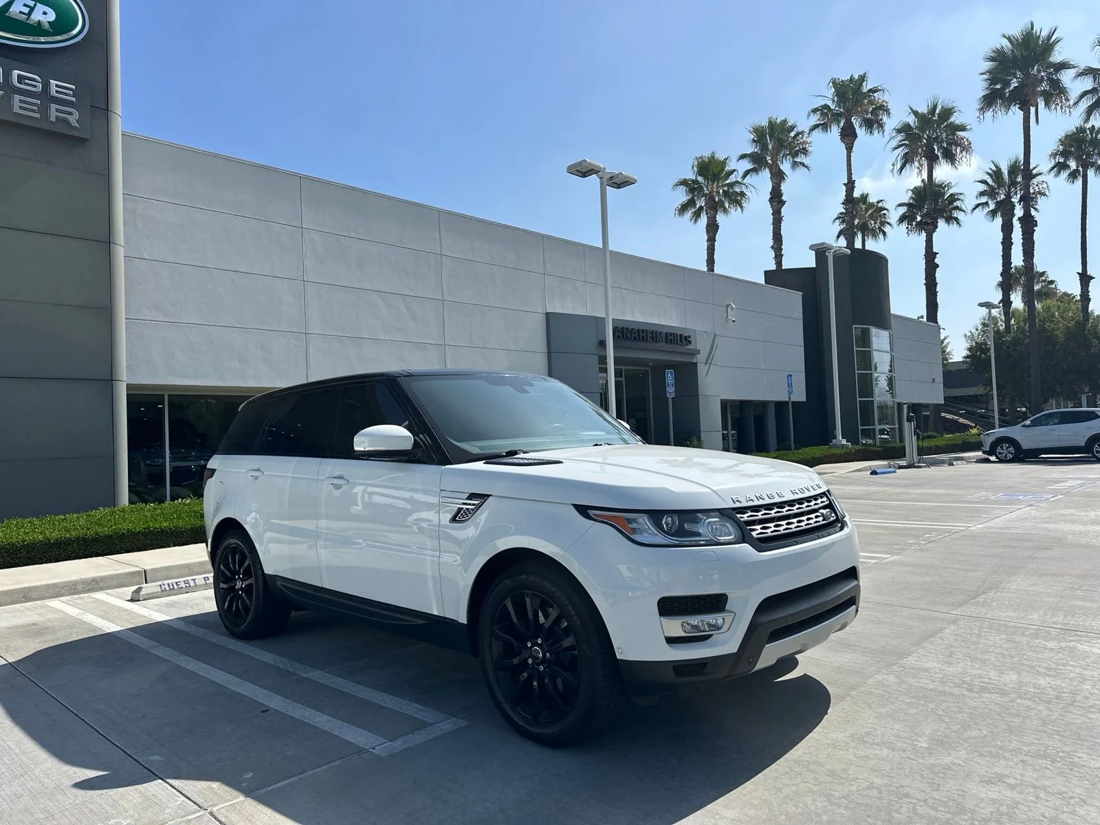 Used 2014  Land Rover 3.0L V6 Supercharged HSE image 2