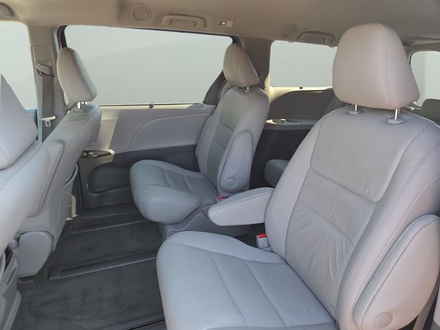 Used 2017 Red Toyota XLE image 30
