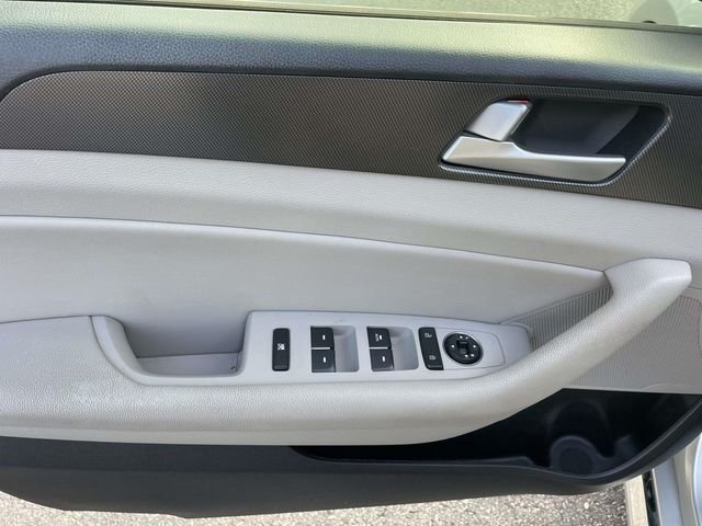 Used 2017 Silver Hyundai Sport image 18