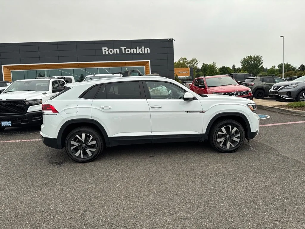Used 2023 Pure White Volkswagen 2.0T SE image 10