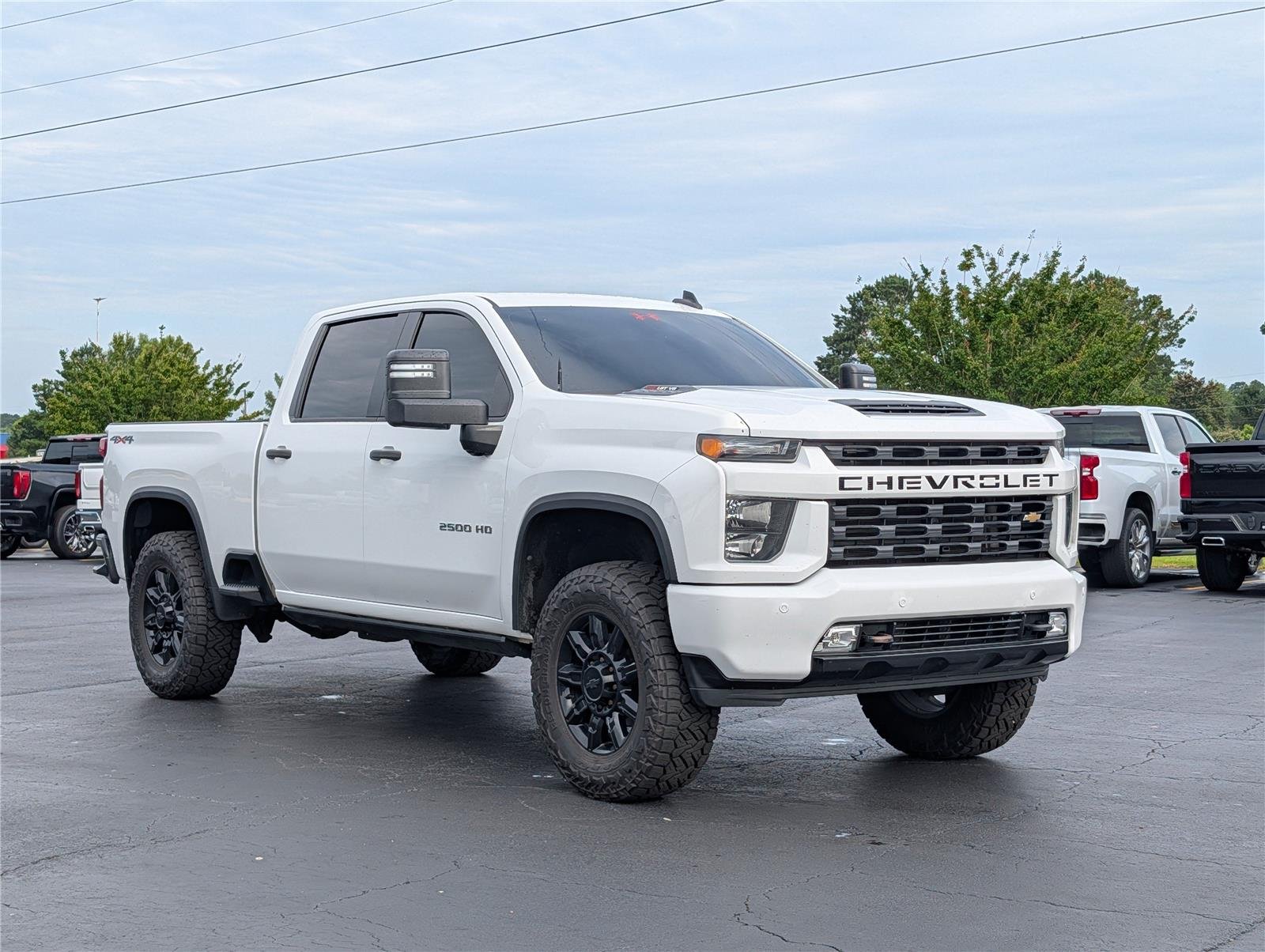 Used 2020 SUMMIT WHITE Chevrolet Custom image 7