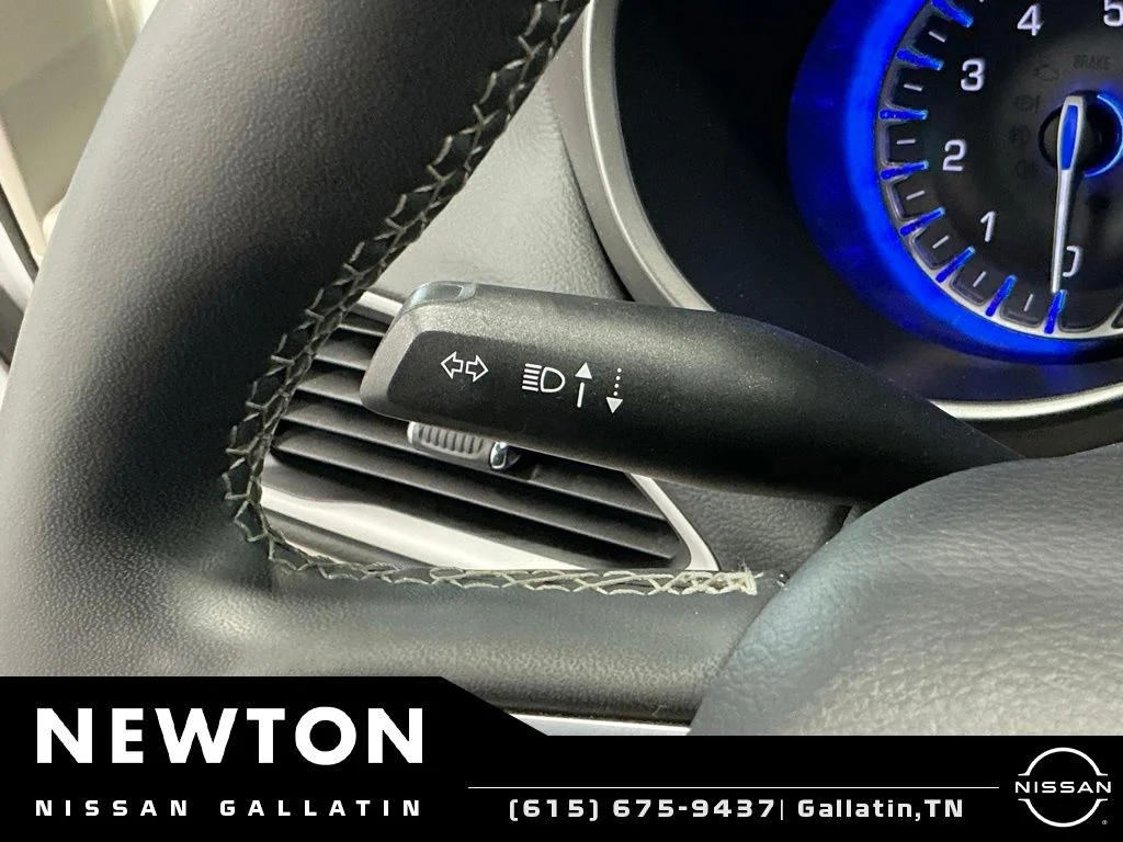 Used 2023 Bright White Clearcoat Chrysler Touring L image 35