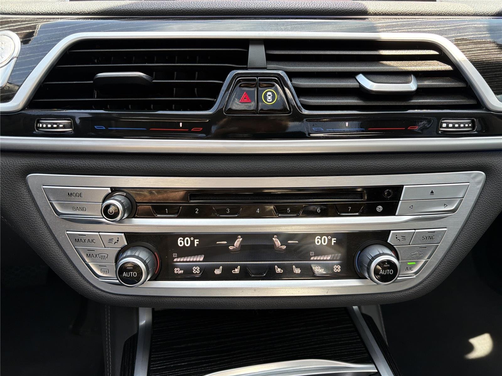 Used 2020 Black Sapphire Metallic BMW 740i xDrive image 9