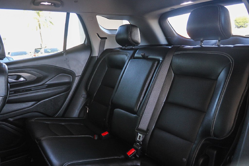 Used 2023 White GMC SLT image 18