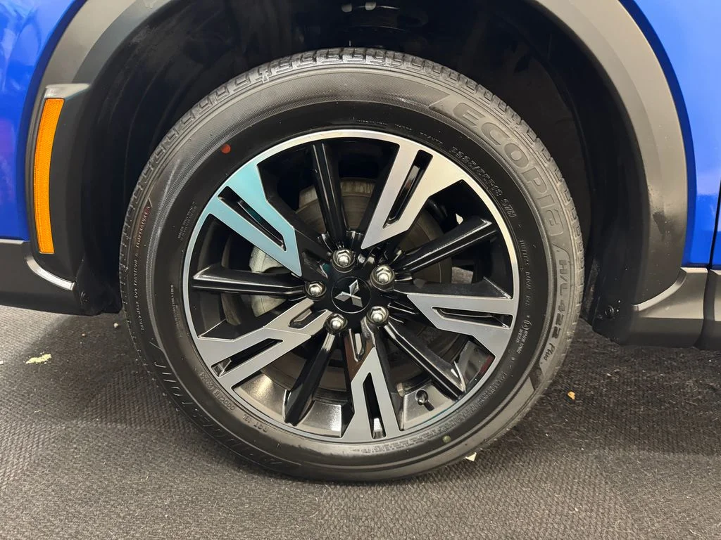 Used 2024 Blue Mitsubishi SE image 13