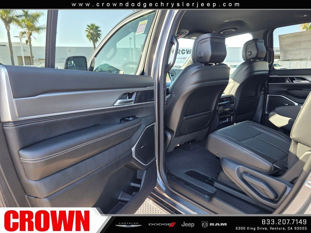 New 2026 Baltic-Gray Metallic Clear-Coat Exterior Paint Jeep  image 15