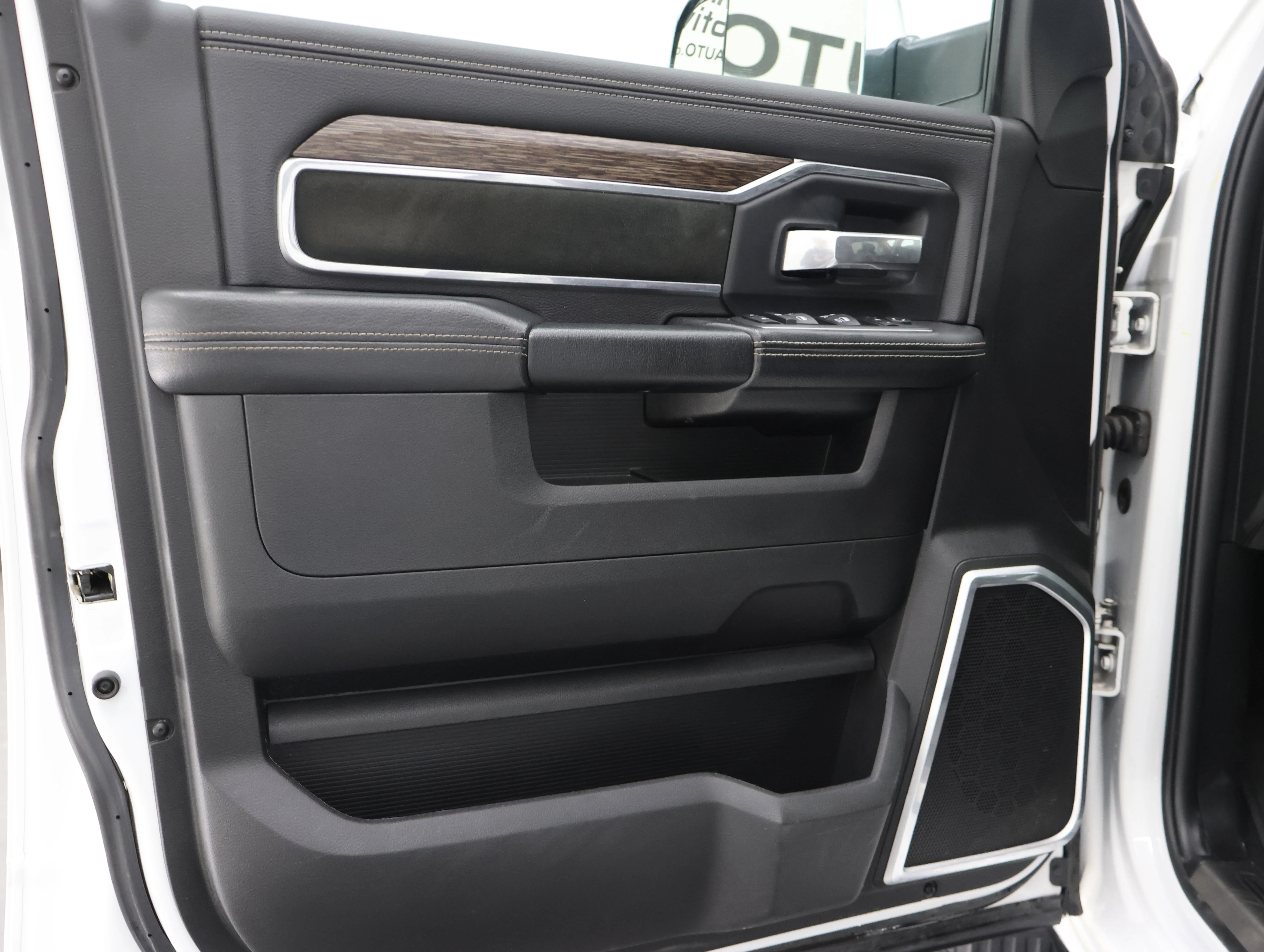Used 2021 Bright White Clearcoat Ram Laramie image 38